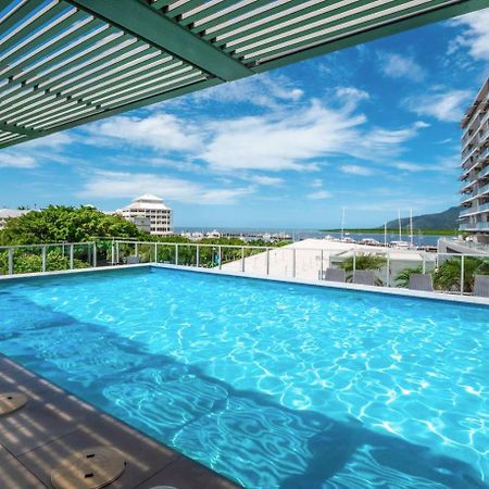 602 Harbour Lights With Ocean Views Hotel Cairns Room photo