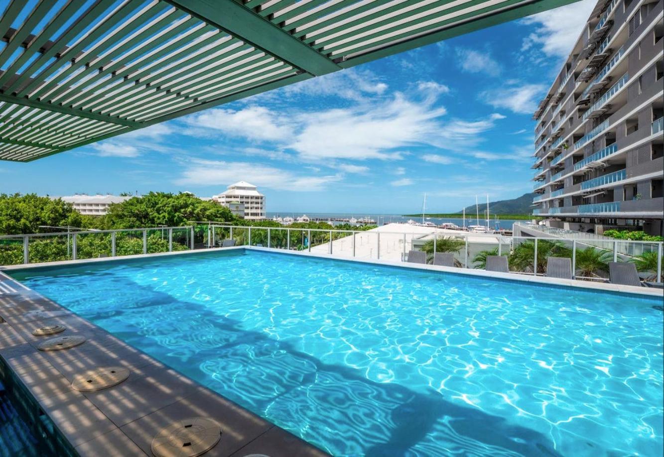 602 Harbour Lights With Ocean Views Hotel Cairns Room photo