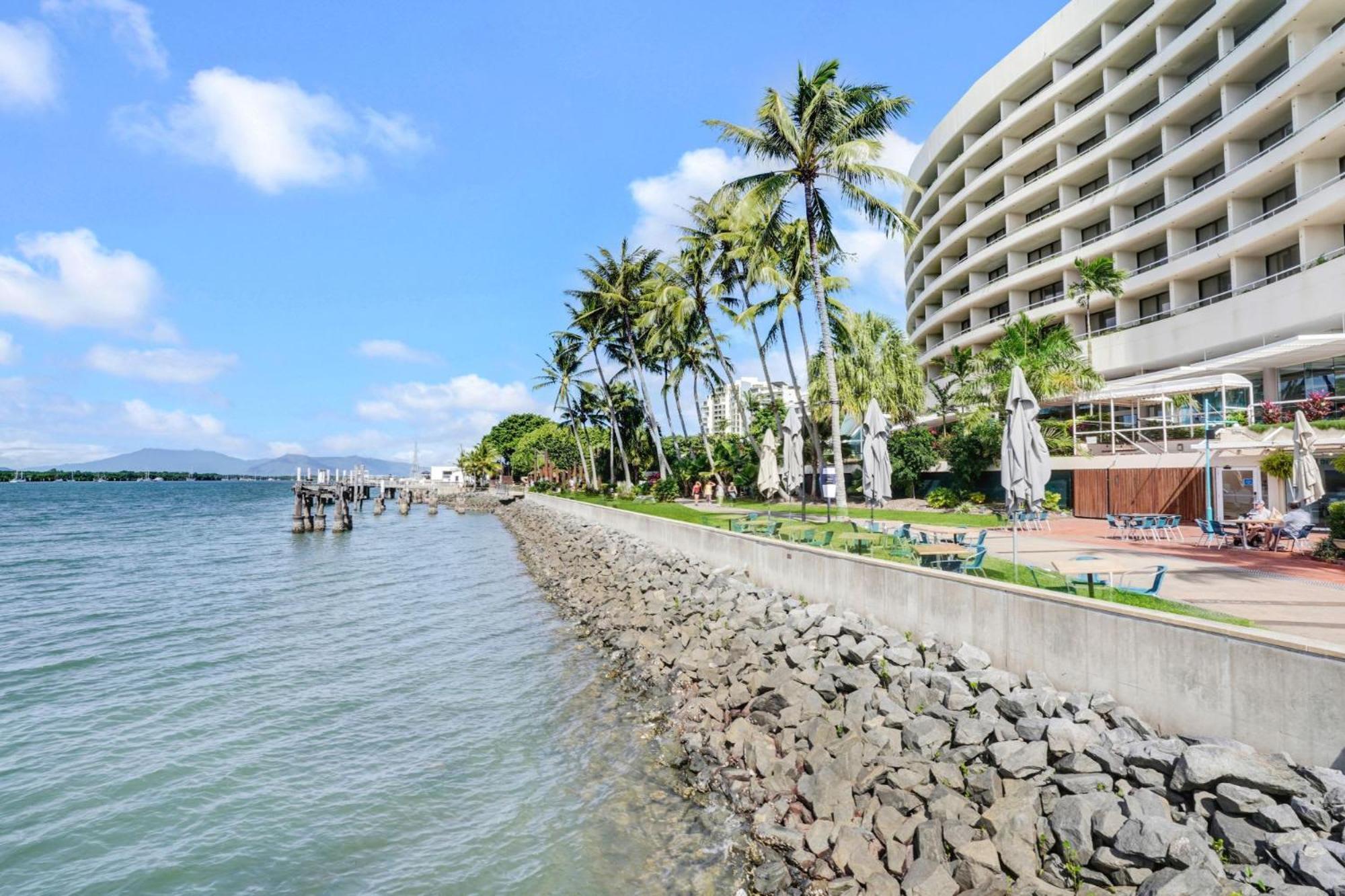602 Harbour Lights With Ocean Views Hotel Cairns Room photo