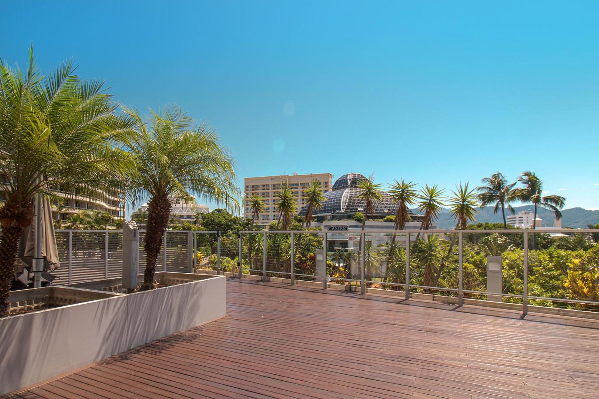 602 Harbour Lights With Ocean Views Hotel Cairns Room photo
